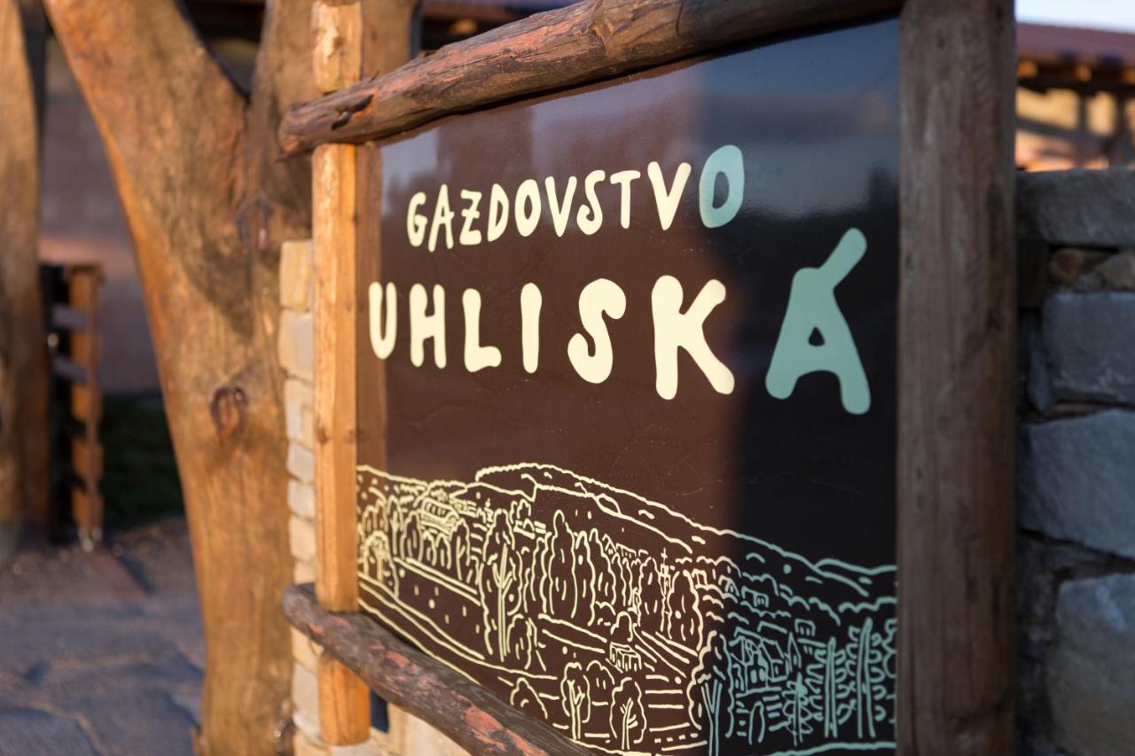 Penzion Uhliska A Depandance Gazdovsky Dom Nemšová Buitenkant foto